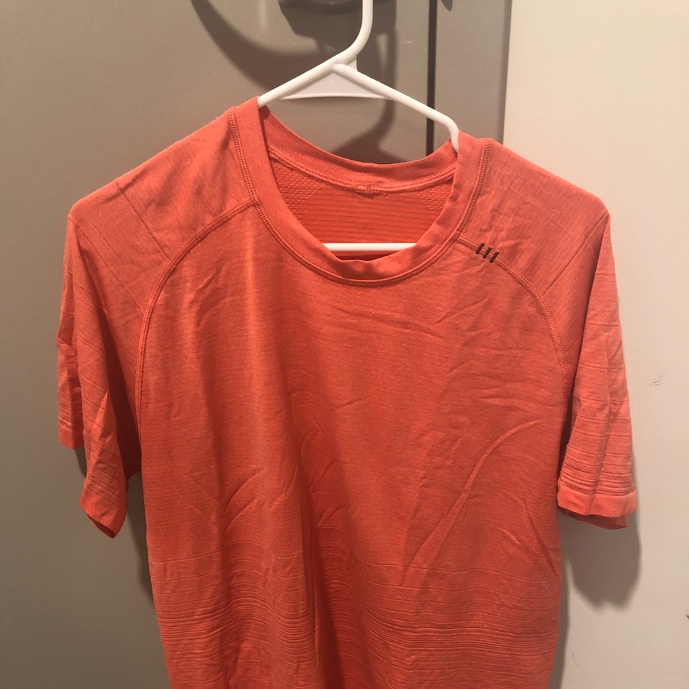 Large Metal Vent Tech lulu lemon shirt